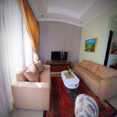 Gated 3Br Residence - 10 Mins From Malioboro ยอกยาการ์ตา ภายนอก รูปภาพ