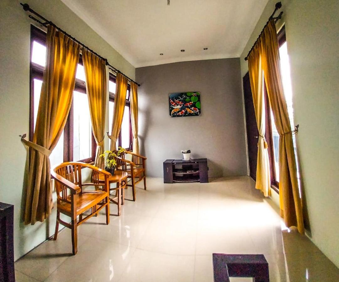 Gated 3Br Residence - 10 Mins From Malioboro ยอกยาการ์ตา ภายนอก รูปภาพ