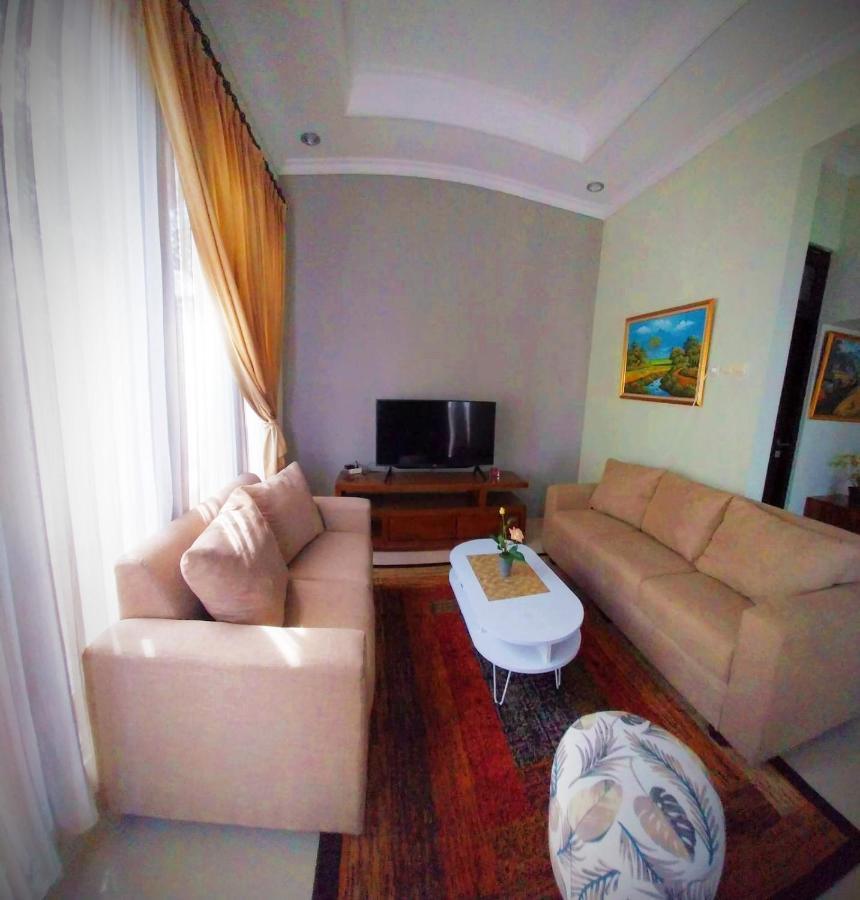 Gated 3Br Residence - 10 Mins From Malioboro ยอกยาการ์ตา ภายนอก รูปภาพ